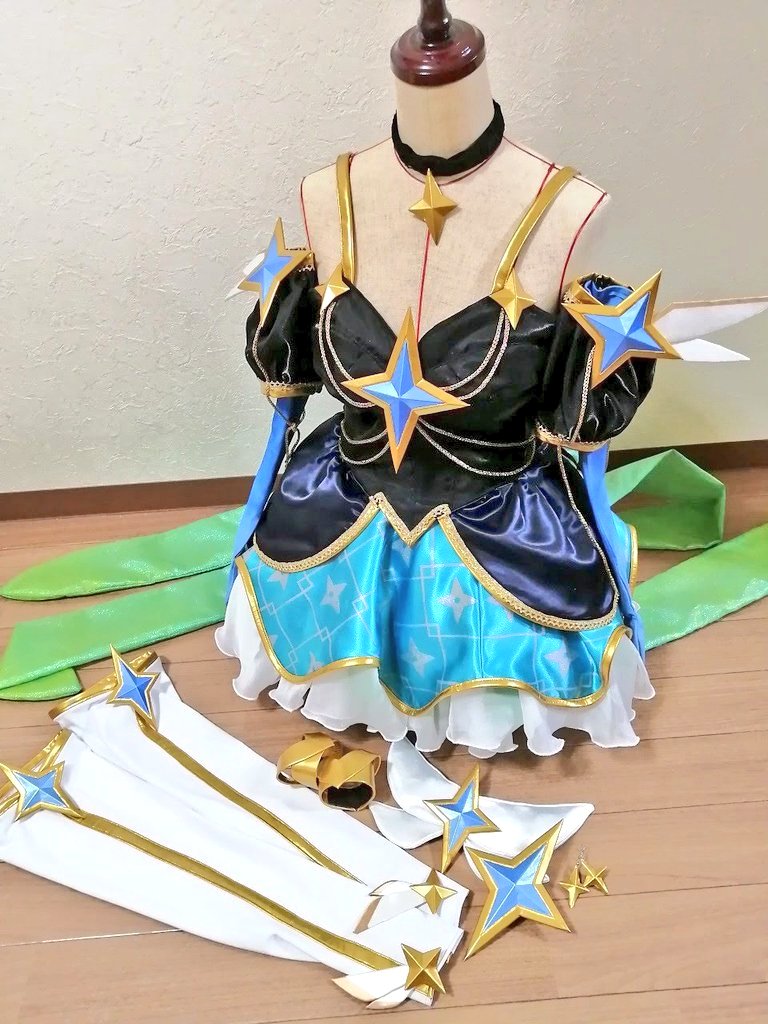HikkiHs's tweet photo. 【#ひっせ亭アーマリー】

製作品：プレステージ スターガーディアン シンドラ
Prestige Star Guardian Syndra

#LeagueOfLegends　に登場する
シンドラの造形パーツを製作しました。

スカートの模様はすべて塗装で行っています！

#cosplayprops
#lolcosplay https://t.co/7tJtIMMZ8o