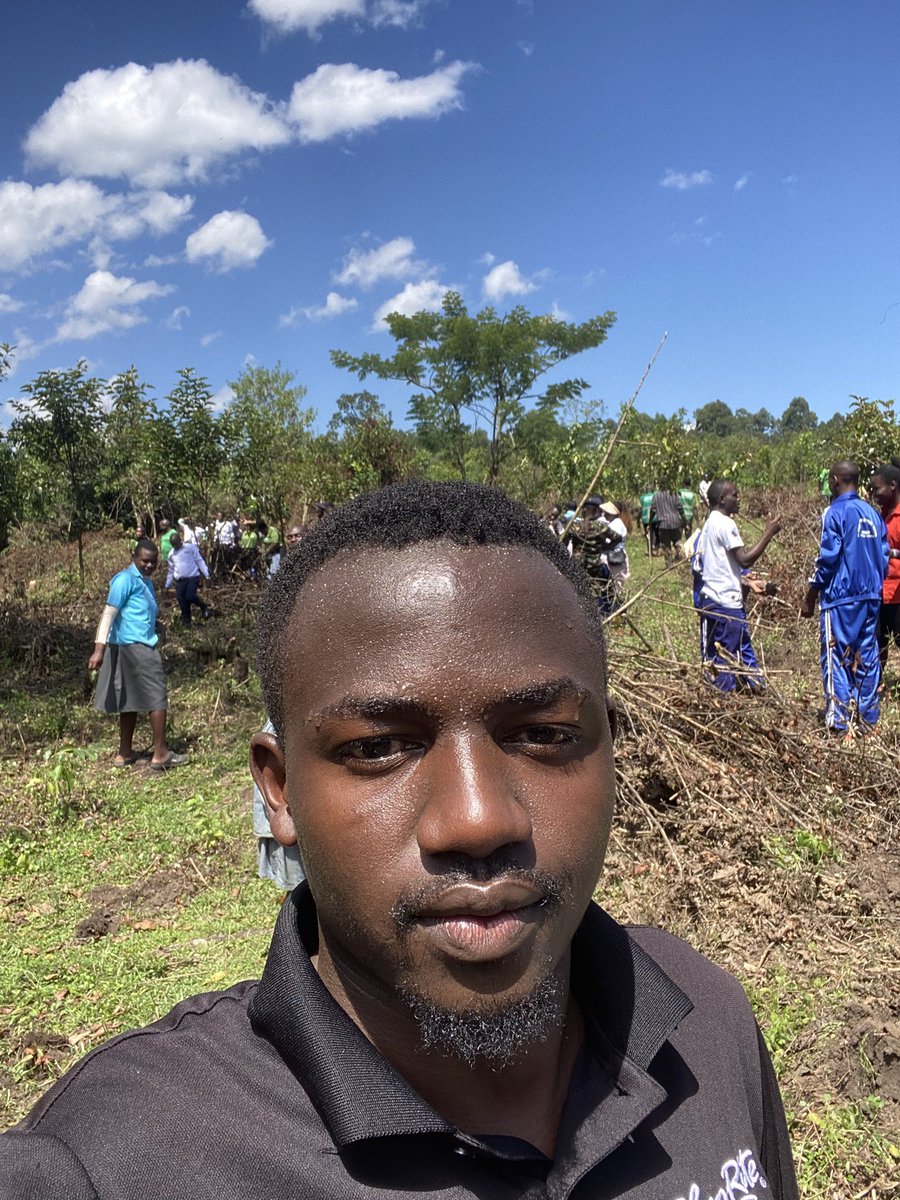 its_larryh's tweet photo. Jua inawaka mbaya sana huku Shinyalu tree planting 📍 https://t.co/yDvaMuV5wf