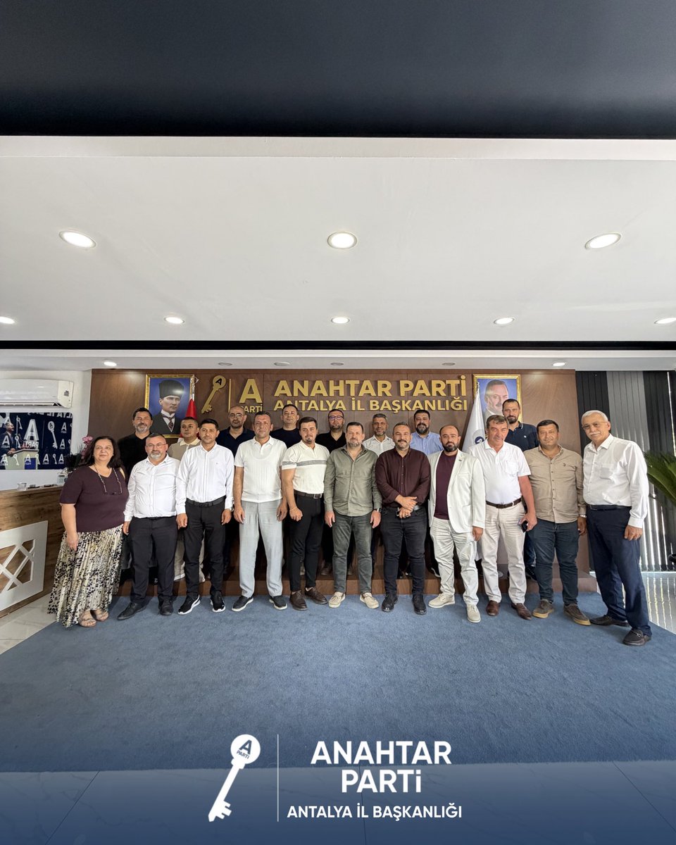 apartiantalya's tweet photo. Anahtar Parti Antalya İl Başkanlığı olarak, İl Başkanımız Sayın Mustafa Güneş’in liderliğinde ilçe başkanlarımızın katılımıyla olağan teşkilat toplantımızı gerçekleştirdik. Toplantımızda teşkilat çalışmalarımızı değerlendirdik, önümüzdeki dönem hedeflerimizi istişare ederek birlik ve beraberlik içerisinde yol haritamızı belirledik. Alınan kararların teşkilatımıza ve Antalyamıza hayırlı olmasını diliyoruz.