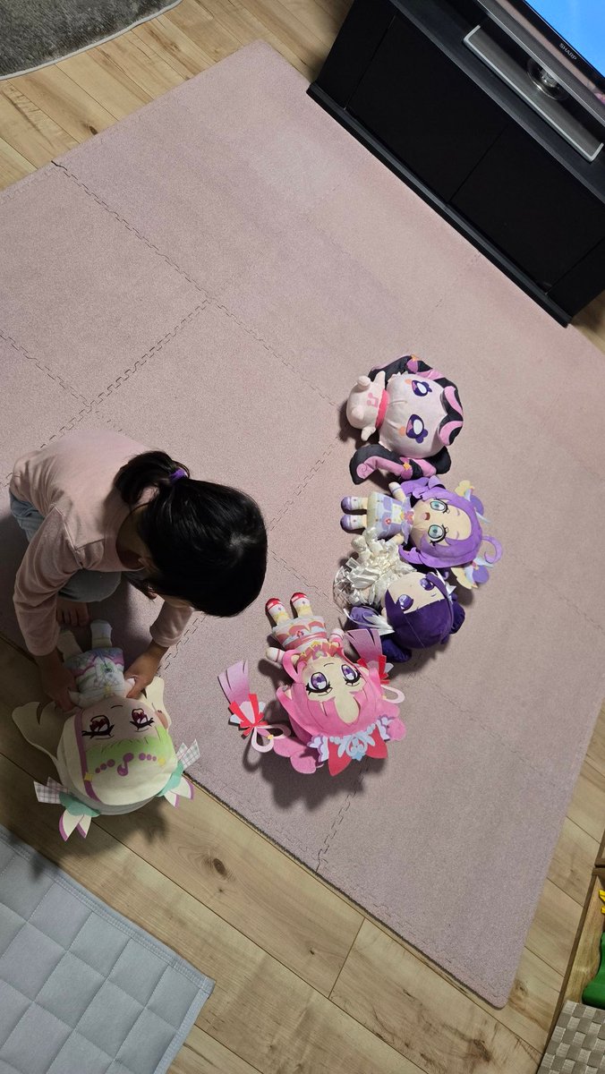 gckrBkp77xUuY7z's tweet photo. もちまみ「プリキュアだと思われてるー？」 https://t.co/yZ2BOLaLIy