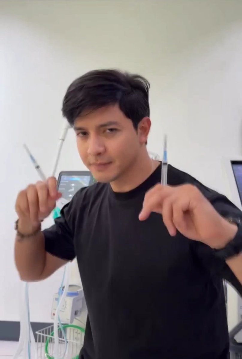 tineeee_18's tweet photo. POV: Ayoko ng injection/karayom! Tapos nakita mo siya (Dr. Greyson #AldenRichards). Saan po ba ang pila?😂💉 https://t.co/Ls4fQRIO8o