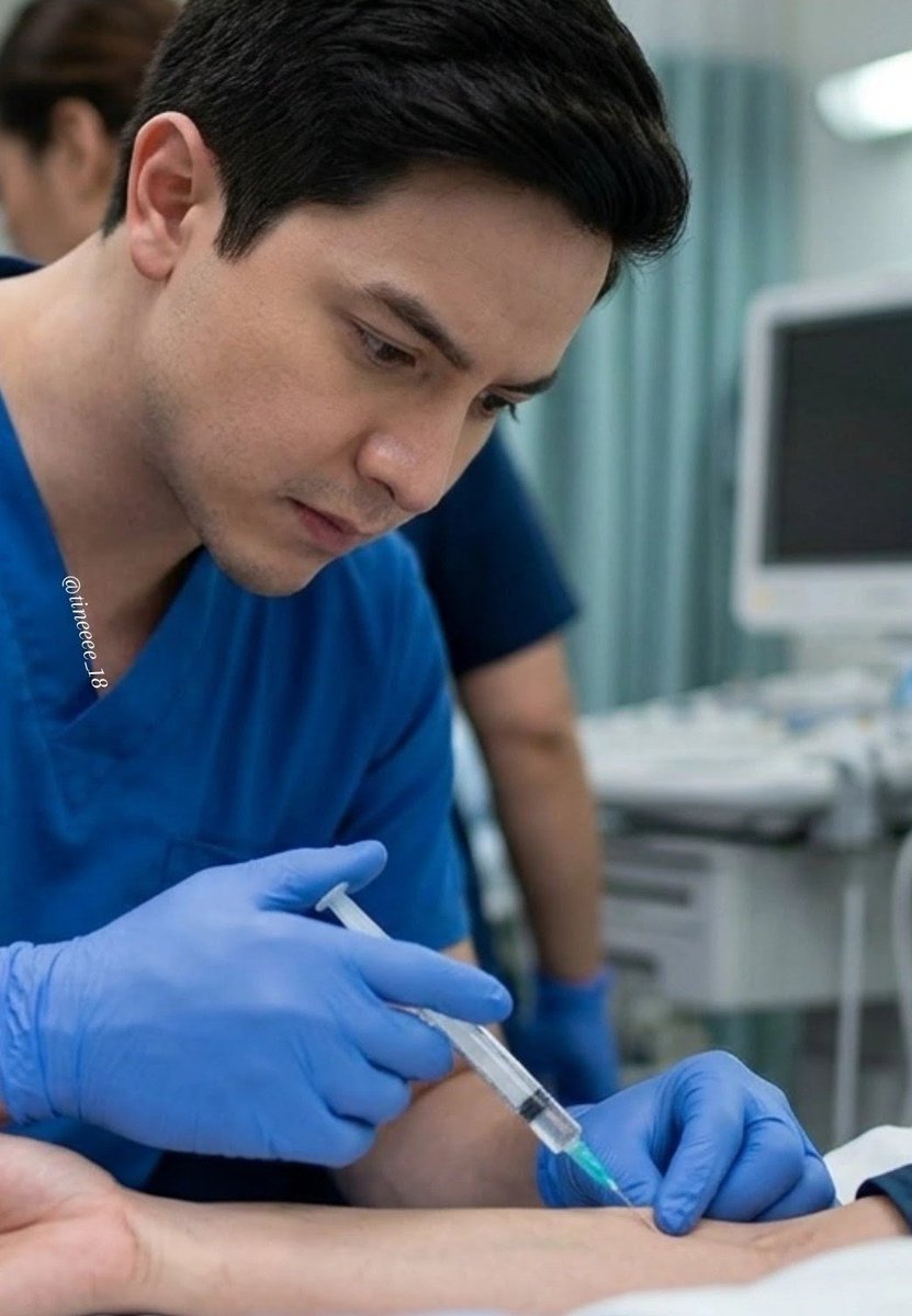 tineeee_18's tweet photo. POV: Ayoko ng injection/karayom! Tapos nakita mo siya (Dr. Greyson #AldenRichards). Saan po ba ang pila?😂💉 https://t.co/Ls4fQRIO8o