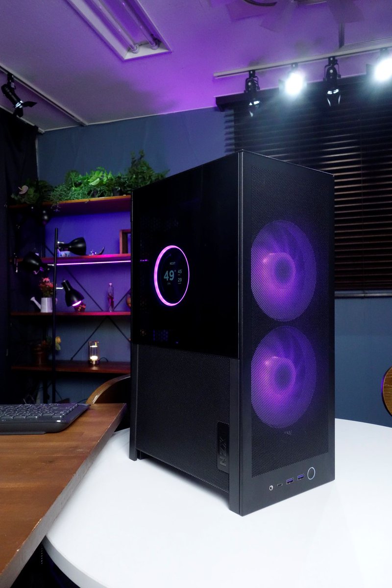 watch_akiba's tweet photo. まもなく21時から！

NZXT「H2 Flow」で作る最新式小型ゲーミングPCを生レビュー。

小さいケースで高性能パーツはちゃんと冷えるのか？
動作音、エアフロー、光り方、メンテ性まで実機でじっくり見ます。
小型＆高性能が気になる人は集合！

https://t.co/6cP8ROcuBg
#自作PC #PCパーツ #PAD https://t.co/AaXwOagMin