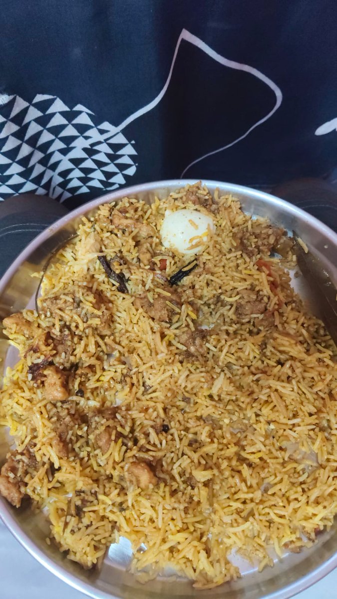 comebackwhenEXO's tweet photo. @zomato How are customers supposed to trust listings with no restaurant name or logo? The food I received was extremely spicy, smelled stale, and was not fit to eat. Reaching support was frustrating as well. Please investigate this seriously. https://t.co/0g3Fx1DR6r