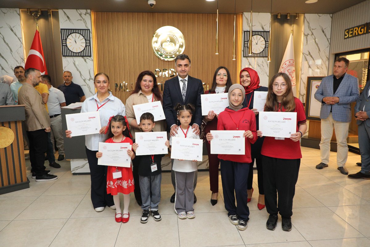 Ordu_MEM's tweet photo. Harezmi Eğitim Modeli kapsamında yürütülen çalışmalara katkı sunan öğretmenlerimiz ile süreç boyunca araştıran, tasarlayan ve üreten öğrencilerimize belgeleri; İl Millî Eğitim Müdürümüz Sayın Mehmet Fatih Vargeloğlu, İl Millî Eğitim Müdür Yardımcılarımızdan Avni Günay, Fahri Zaimoğlu ve Olgun Küçük tarafından verildi.

#eğitimkentiORDU
#Ordu

@tcmeb @Yusuf__Tekin @TCOrduValiligi @mhilmiguler @mfvargeloglu