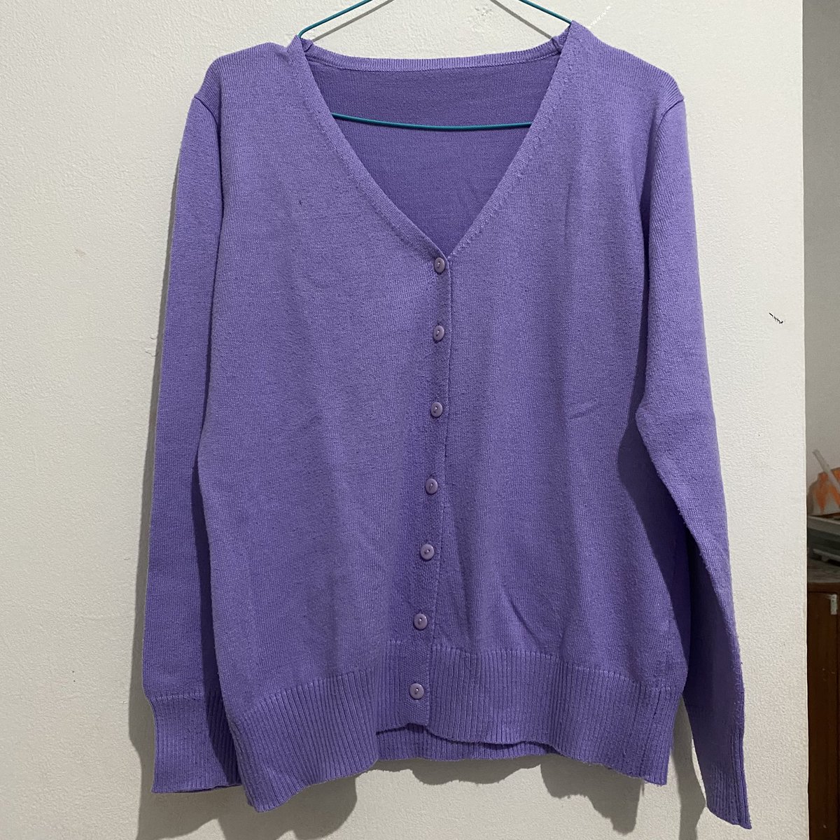 zeanyeec's tweet photo. cardi unguu no brand, bahannya agak berat yaa tapi haluss 30k https://t.co/jkPn7AYKqR