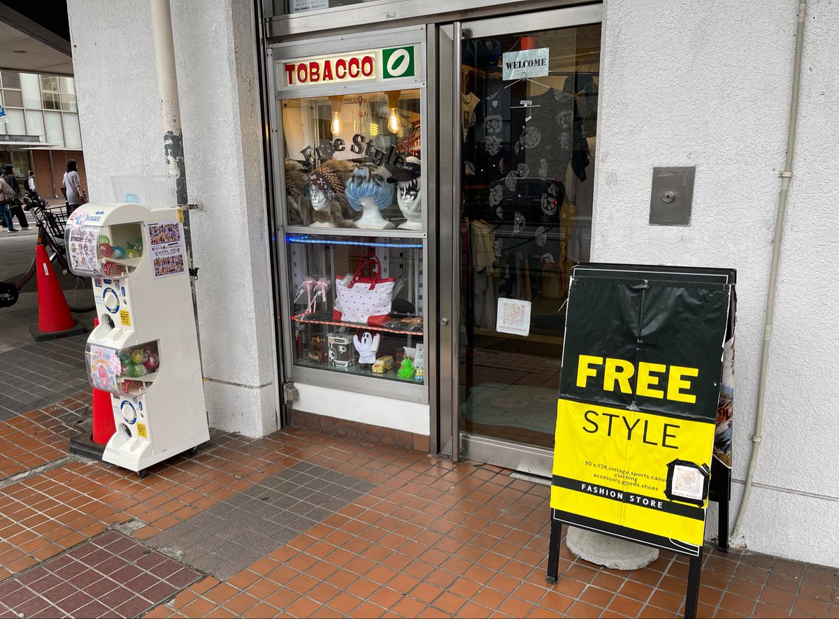 wa_nami's tweet photo. 【ガチャ】福島市栄町の古着屋さん、FreeStlyle 様店前にガチャを置いてもらってます‼️😭ステッカー一回200円です。よろしくおねがいします✨ https://t.co/nxAaz8KcHB