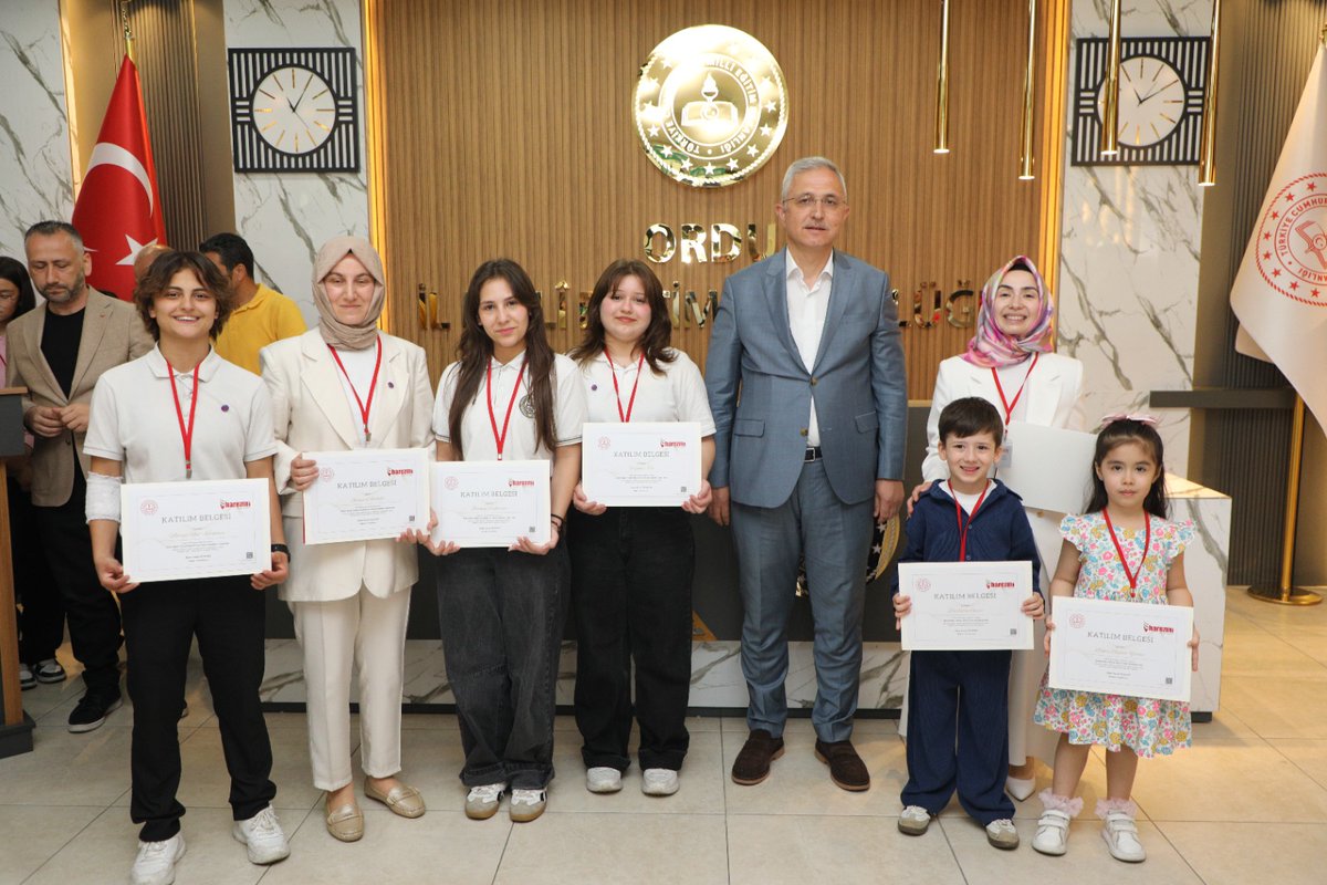 Ordu_MEM's tweet photo. Harezmi Eğitim Modeli kapsamında yürütülen çalışmalara katkı sunan öğretmenlerimiz ile süreç boyunca araştıran, tasarlayan ve üreten öğrencilerimize belgeleri; İl Millî Eğitim Müdürümüz Sayın Mehmet Fatih Vargeloğlu, İl Millî Eğitim Müdür Yardımcılarımızdan Avni Günay, Fahri Zaimoğlu ve Olgun Küçük tarafından verildi.

#eğitimkentiORDU
#Ordu

@tcmeb @Yusuf__Tekin @TCOrduValiligi @mhilmiguler @mfvargeloglu
