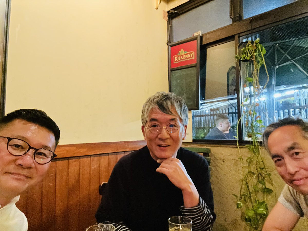 WORLDSTANDARD_'s tweet photo. 尾山台音楽スペースumの店主・善さんと天才ギタリストの
Takeshi Nishimotoさんと会合。「今日は音楽の話は禁止！」条例を出したのに、結局、ディープな音楽の話に辿り着くおじさんとおじいさん（ぼく）3人で4時間。レコーディングに入るので、しばらくはこうした集まりも難しくなるだろう。鈴木惣一朗 https://t.co/4mAnHlxVRG