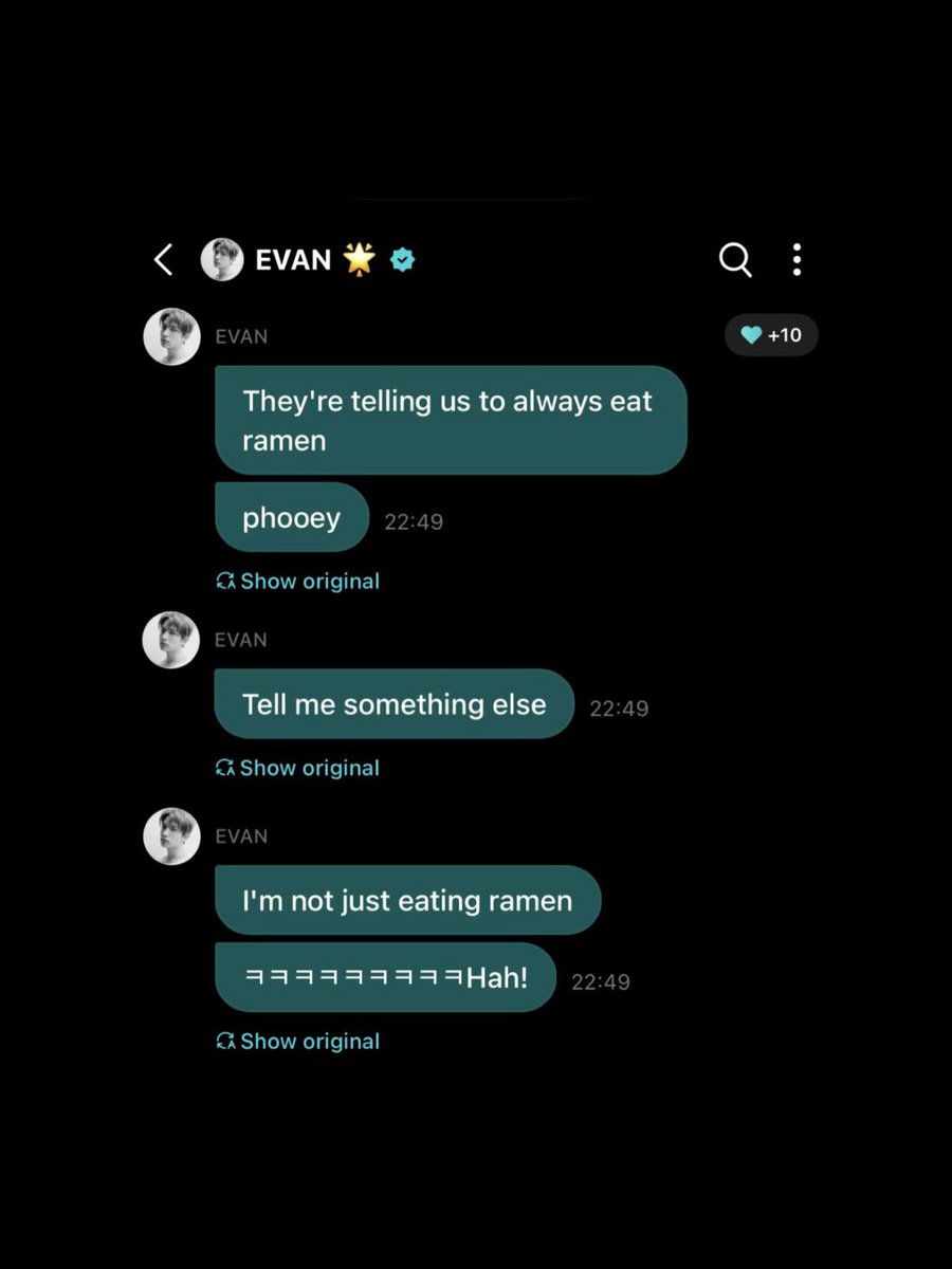 acesevan's tweet photo. heeseung laughing while bringing out his ramen knowing he told us not to recommend it only for him to eat it on live the very next day he’s the funniest istg https://t.co/Rk29yUwzcg