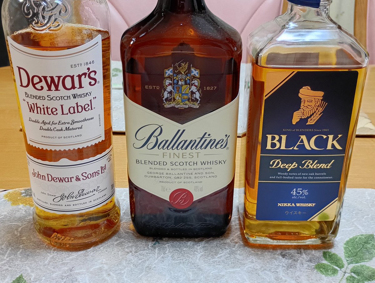 tad_74's tweet photo. お気に入りの3本。
今日は少しピーティーなニッカのDeepブレンドで。
ちょっと高めのも飲んでみたりしたが、”高いから美味い”と言うこともなく、舌が安酒好みのようです… https://t.co/FcB2ftBQma
