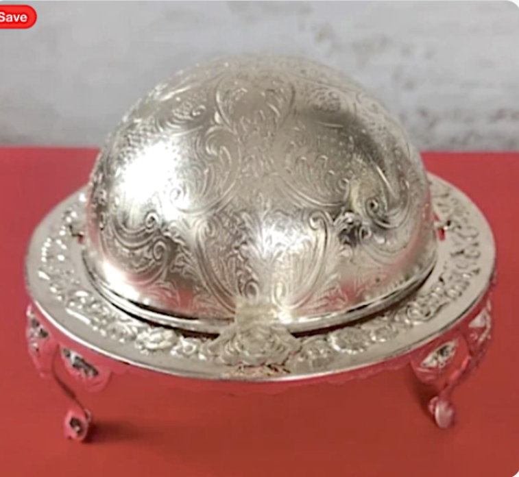 InessaW29's tweet photo. https://t.co/McqfyqLyQh 

 Stylish Gift VINTAGE GLOBE DISH Dome shaped Rotating Lid UK

 #MHHSBD #interior #oldthings #interiordesign #decor #CGArtisans #ukgifthour #RARE #vintage #jewellery #daddydaughter #ShopVintage #VintageFinds #DaddyEnergy https://t.co/M0vojOvfLA