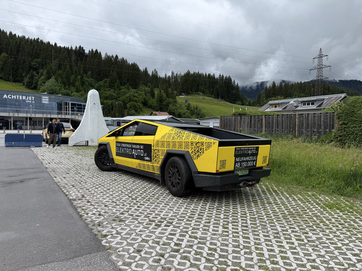 teslanerdX's tweet photo. 🚨 CYBERTRUCK IN EUROPA ZULASSEN‼️

Für 125.000€ bekommt ihr anscheinend eine in Polen zugelassenen Cybertruck (gebraucht)

https://t.co/ge0f1bdp9C

#Tesla #Cybertruck #Europa #zulassung https://t.co/SfxvOSyrpg