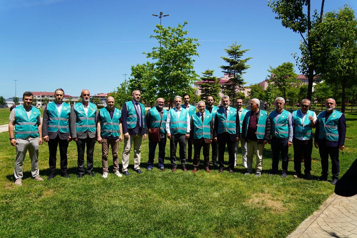 aktrabzon61's tweet photo. Çevreyi korumak, doğaya sahip çıkmak ve gelecek nesillere daha yaşanabilir bir dünya bırakmak hepimizin ortak sorumluluğudur. 

#DünyaBizeEmanet https://t.co/6qpjXywECK