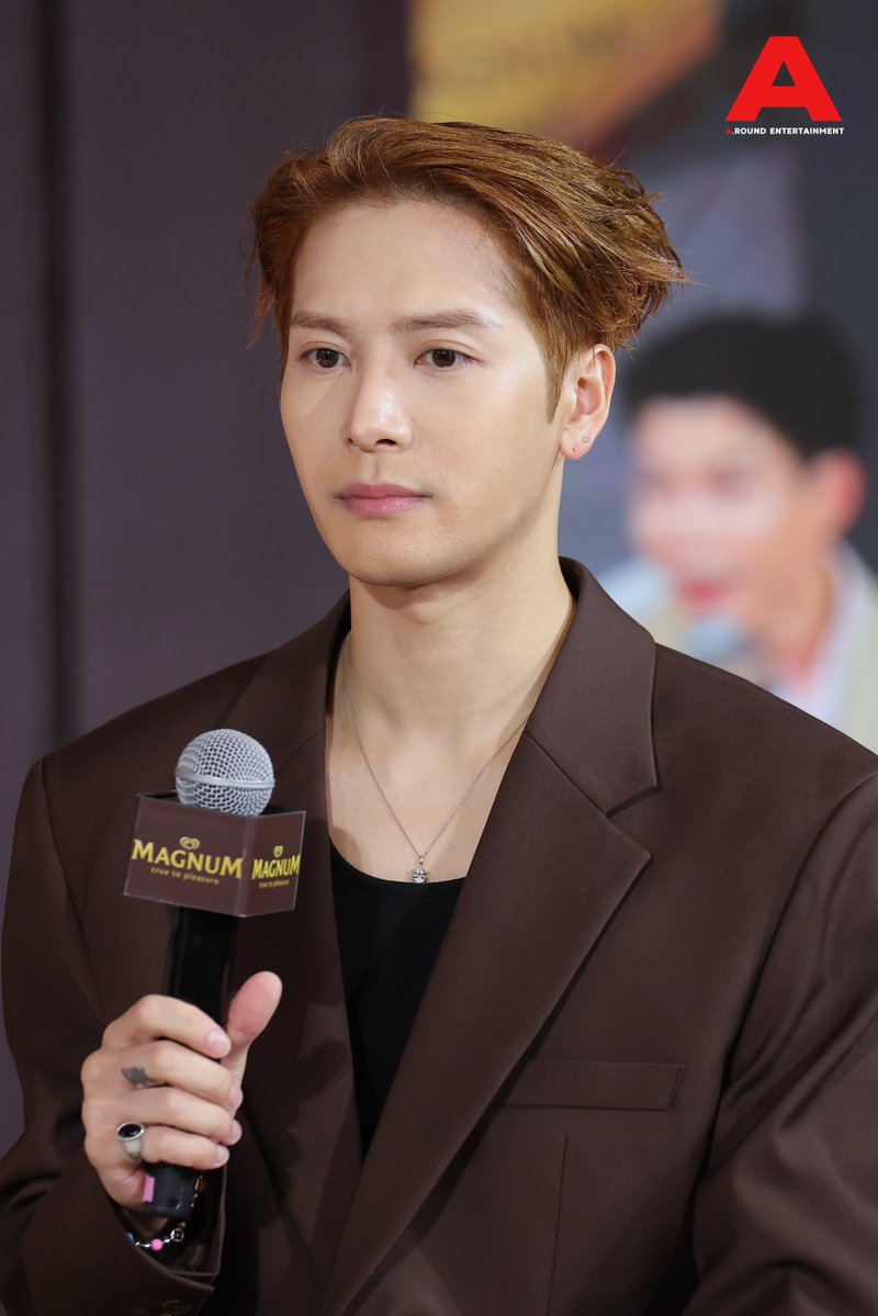 around_ent's tweet photo. Global Brand Anbassador “แจ็คสัน หวัง” ในงานเปิดตัว Magnum Cone พร้อมเปิดบ้าน “House of Magnum” ใจกลาง Dusit Central Park 

#MagnumTHxJacksonWang
#잭슨 #王嘉尔 #JacksonWang
#HouseOfMagnum #DesignedForPleasure
#MagnumConeTrioChocolatePrestige https://t.co/o29HV2zzXw