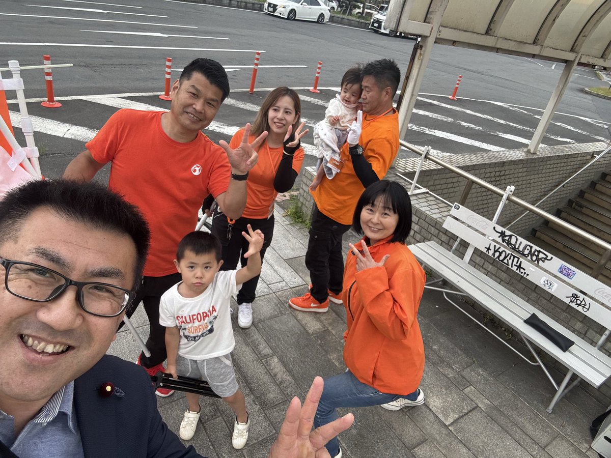 ojisanmk2's tweet photo. こんばんは。
参政党衆議院議員の伊藤恵介です。

本日は、静岡県賀茂郡河津町にて候補者募集活動を行いました。

また、河津町役場では、町が抱える課題や現状について担当の皆さまからお話を伺うことができ、大変勉強になりました。

ご協力いただいた役場の皆さま、駐車場をご提供くださったスーパーの皆さま、地域住民の皆さま、そして支部党員の皆さま、本当にありがとうございました。

夕方からは沼津市に移動し、街頭演説を行いました。

日本をより良くするためには、まだまだ多くの仲間が必要です。
志を同じくする皆さま、ぜひ参政党で私たちと共に活動してください。

今後ともよろしくお願いいたします。