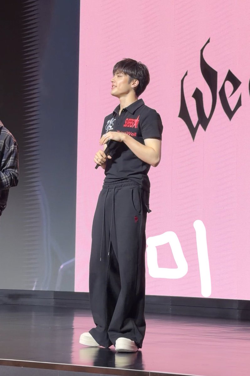 wangwangki's tweet photo. the most basic fits are the most attractive ones wow https://t.co/udYEfAVfyh