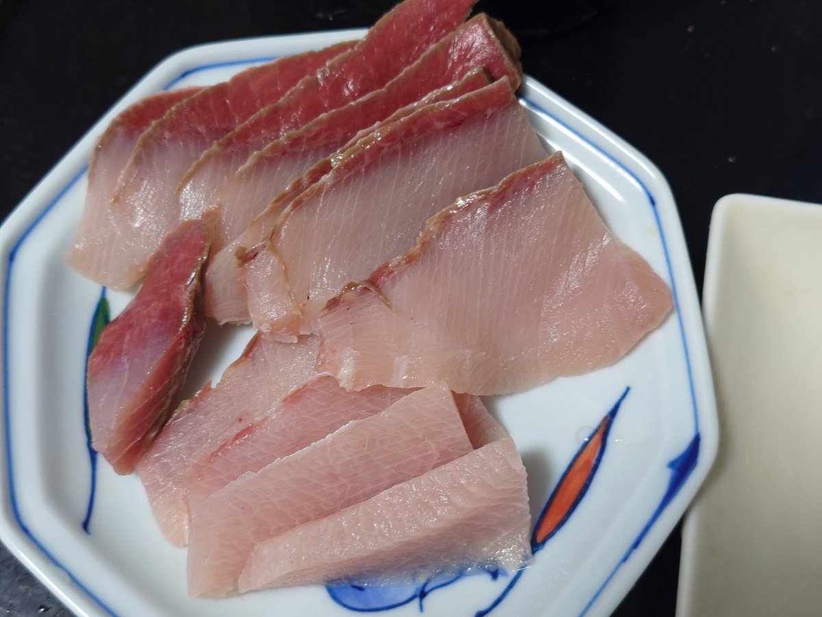 本日の酒の肴 ブリの刺身