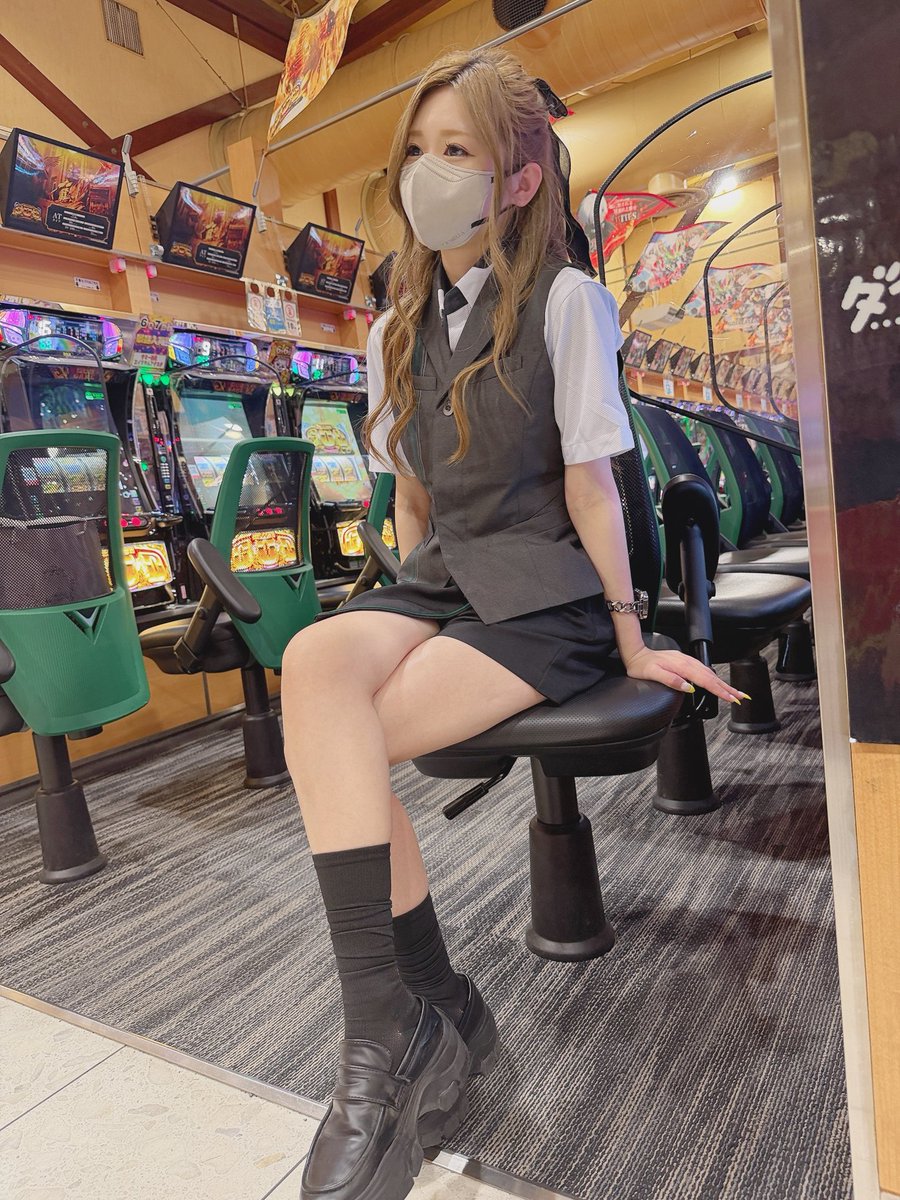 dynam_misono's tweet photo. やぽまる〜( ˙꒳​˙🌼)ｵﾋﾙﾀﾞﾖ
６月６日､今日から新制服だよ〜( ¯ᵕ¯ )🤍

さわやかな制服に
なったんだけどどう？( •̀ω•́ )🩵(圧)

TikTokではﾍｰﾝ∠(  '-')／ｼﾝ！
してるからみにきてほしいっっ🤭💞

もうすぐTikTokも2,000フォロワー
、、みんなフォローしてくれてる？🌟

#ダイナム https://t.co/Remi2h0zZ8
