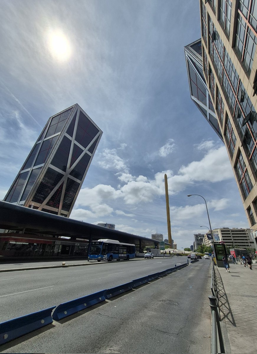 mgplime's tweet photo. "Nunca se han visto las torres KIO tan poco transitadas, ojalá que pronto se acabe la revuelta". https://t.co/nkYz9uokMT