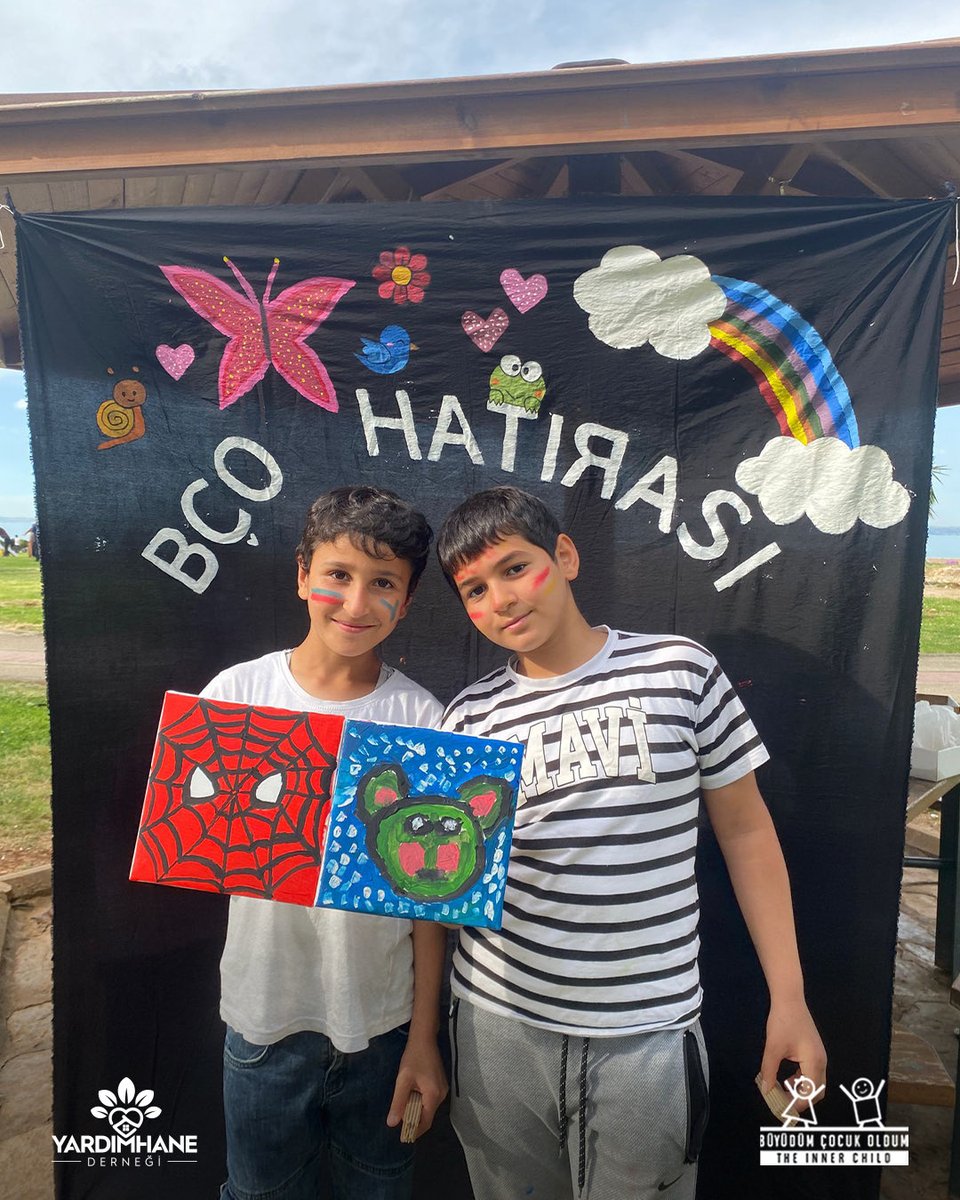 bcocukoldum's tweet photo. Renkler, kahkahalar ve kocaman gülümsemeler… 🎨
Yalova’da gönüllülerimizle birlikte, küçük kardeşlerimizle unutulmaz bir gün yaşadık.
Birlikte tuval boyadık, birlikte güldük; hayal gücümüzü hep birlikte renklendirdik.✨

#iyilikicin
#biiyilikyap https://t.co/CY3Ce5UIKa