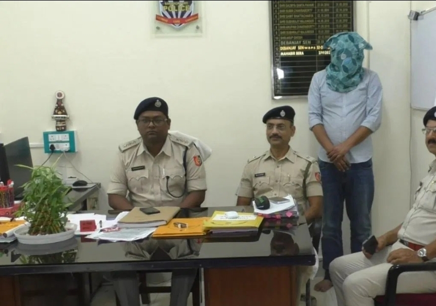 VladAdiReturns's tweet photo. The Many Brides of ‘Manik Roy’: How Matiur Rahman from Kolkata Used a Fake Identity to Exploit at least 15 Hindu Women Across Matrimonial Sites

Rahman operated under the alias “Manik Roy”,  presenting himself as a highly paid professional earning nearly Rs 1.5 crore annually. https://t.co/yU11EmgRpM