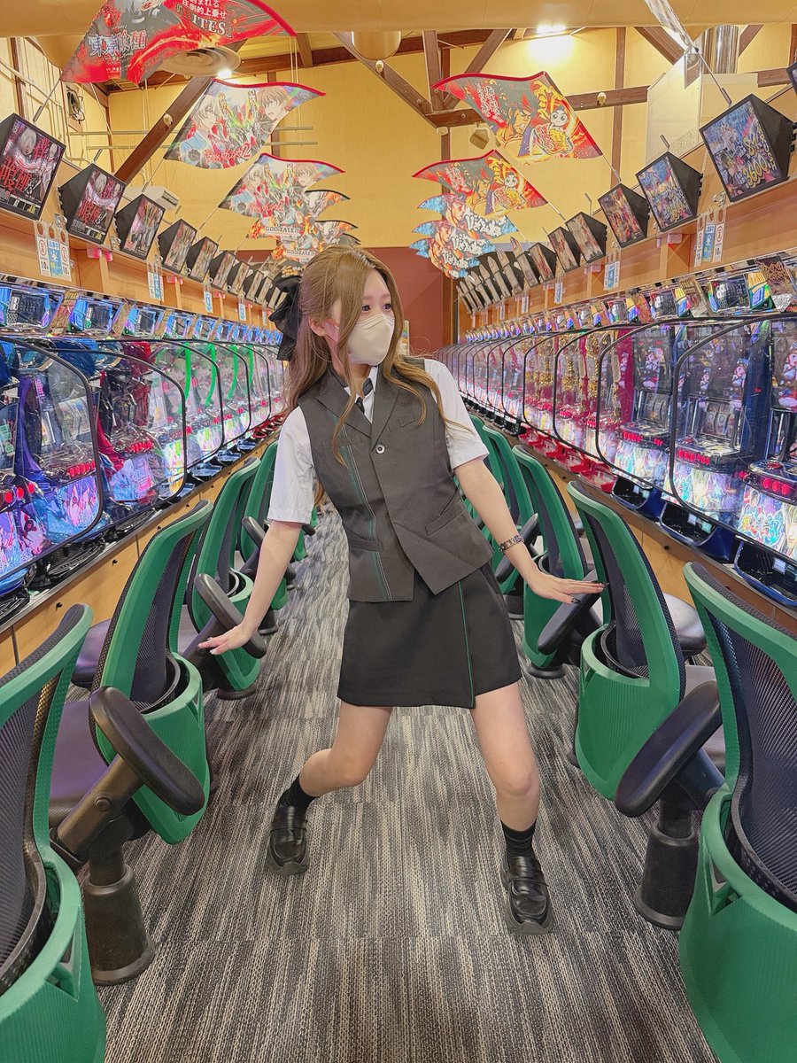 dynam_misono's tweet photo. やぽまる〜( ˙꒳​˙🌼)ｵﾋﾙﾀﾞﾖ
６月６日､今日から新制服だよ〜( ¯ᵕ¯ )🤍

さわやかな制服に
なったんだけどどう？( •̀ω•́ )🩵(圧)

TikTokではﾍｰﾝ∠(  '-')／ｼﾝ！
してるからみにきてほしいっっ🤭💞

もうすぐTikTokも2,000フォロワー
、、みんなフォローしてくれてる？🌟

#ダイナム https://t.co/Remi2h0zZ8
