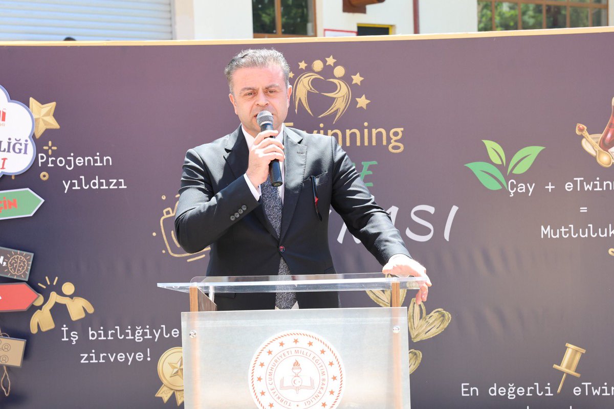 akmeseibrahim's tweet photo. 📍 Hasan Kemal Yardımcı Denizcilik MTAL

HAREZMİ Eğitim Modeli Bilim Şenliği ve eTwinning Proje Sergisi’nin açılışını yoğun katılım ve büyük bir heyecanla gerçekleştirdik.

2025-2026 eğitim öğretim yılında ilimizde ilk kez uygulanan HAREZMİ Eğitim Modeli kapsamında 19 okulumuzdan 75 öğretmen ve 313 öğrencimizin hazırladığı çalışmalar ile eTwinning kapsamında 23 okulumuzdan 34 öğretmen ve 32 öğrencimizin yürüttüğü projeler sergilenerek ziyaretçilerle buluştu.

Öğrencilerimizin araştırma, üretme, iş birliği kurma ve problem çözme becerilerini yansıtan çalışmalar; eğitimde yenilikçi yaklaşımların ve ortak emek kültürünün en güzel örneklerini ortaya koydu.

Geleceği inşa edecek nesillerimizin yetişmesine katkı sunan tüm yönetici, öğretmen, öğrenci ve velilerimize teşekkür ediyor, öğrencilerimizi başarılarından dolayı yürekten kutluyorum.