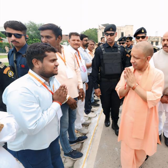 bjpkrishankant's tweet photo. उत्तर प्रदेश के यशस्वी मुख्यमंत्री आदरणीय श्री योगी आदित्यनाथ जी महाराज जी को जन्मदिवस की बहुत बहुत हार्दिक शुभकामनाएं। ईश्वर से आपके उत्तम स्वास्थ्य, दीर्घायु और ऊर्जावान जीवन की कामना करता हूँ। आपके नेतृत्व में उत्तर प्रदेश प्रगति के नए कीर्तिमान स्थापित करता रहे। https://t.co/Da8Khk9vVs