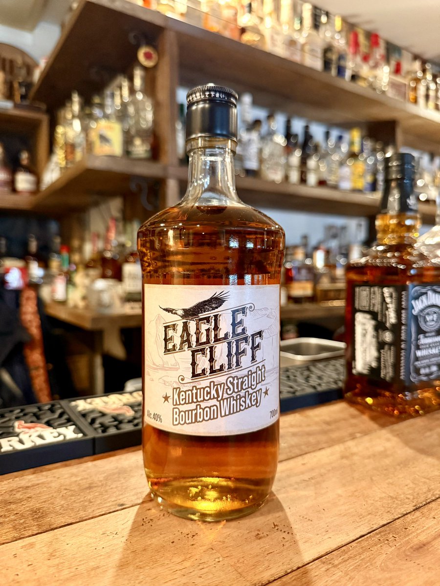 barfake3's tweet photo. 新入荷。やまやさんにて発見。
多分ヘブンヒルだろうなーと思いながら試飲。
エヴァンというよりはダント系かなという感じ。
ソーダ割りとか合いそうですね。 https://t.co/hDWT3nqvy0