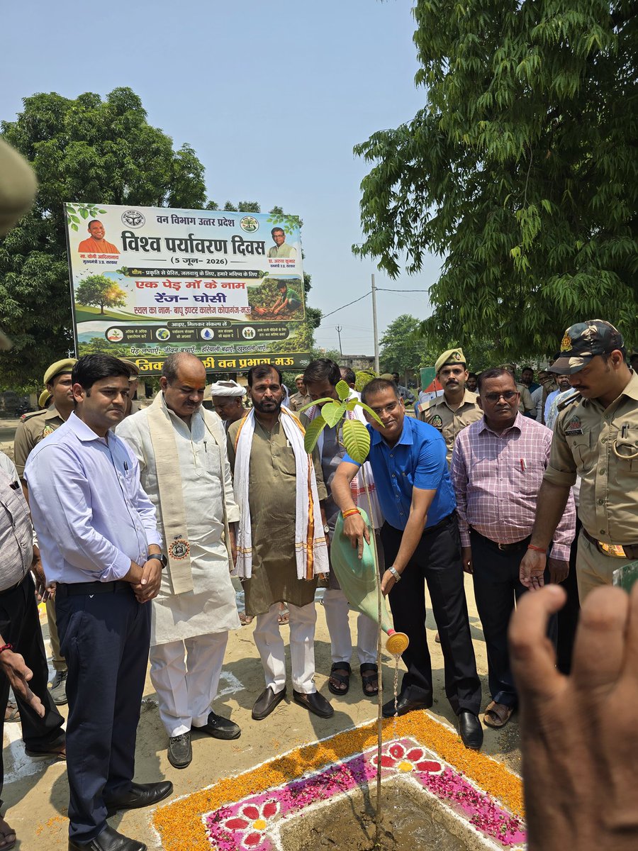 CDOMAU's tweet photo. विश्व पर्यावरण दिवस पर एक पेड़ मां के नाम अभियान के अंतर्गत पौधारोपण कर जनपद वासियों से अधिक से अधिक वृक्षारोपण कर हरित एवं स्वच्छ वातावरण के निर्माण में सहभागी बनने की अपील की।
@UPGovt @CMOfficeUP @DMMau1 https://t.co/PwyersALva