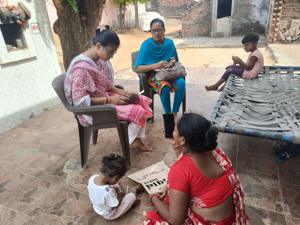 Tankaraicds's tweet photo. Icds ghatak tankara 
માન. જિલ્લા વિકાસ અધિકારિશ્રી ની સૂચના અને પ્રોગ્રામ ઑફિસર શ્રી ના માર્ગદર્શન હેઠળ ટંકારા cdpo શ્રી અને મુખ્ય સેવિકા, આ.વા કાર્યકર બહેનો સાથે મળી ને છેવાડાના અને વંચિત વિસ્તાર નું સતત સર્વે કરી બાળકોની નોંધણી બાબતે પ્રયાસ અવિરત ચાલુ. https://t.co/640jTXy6Mw