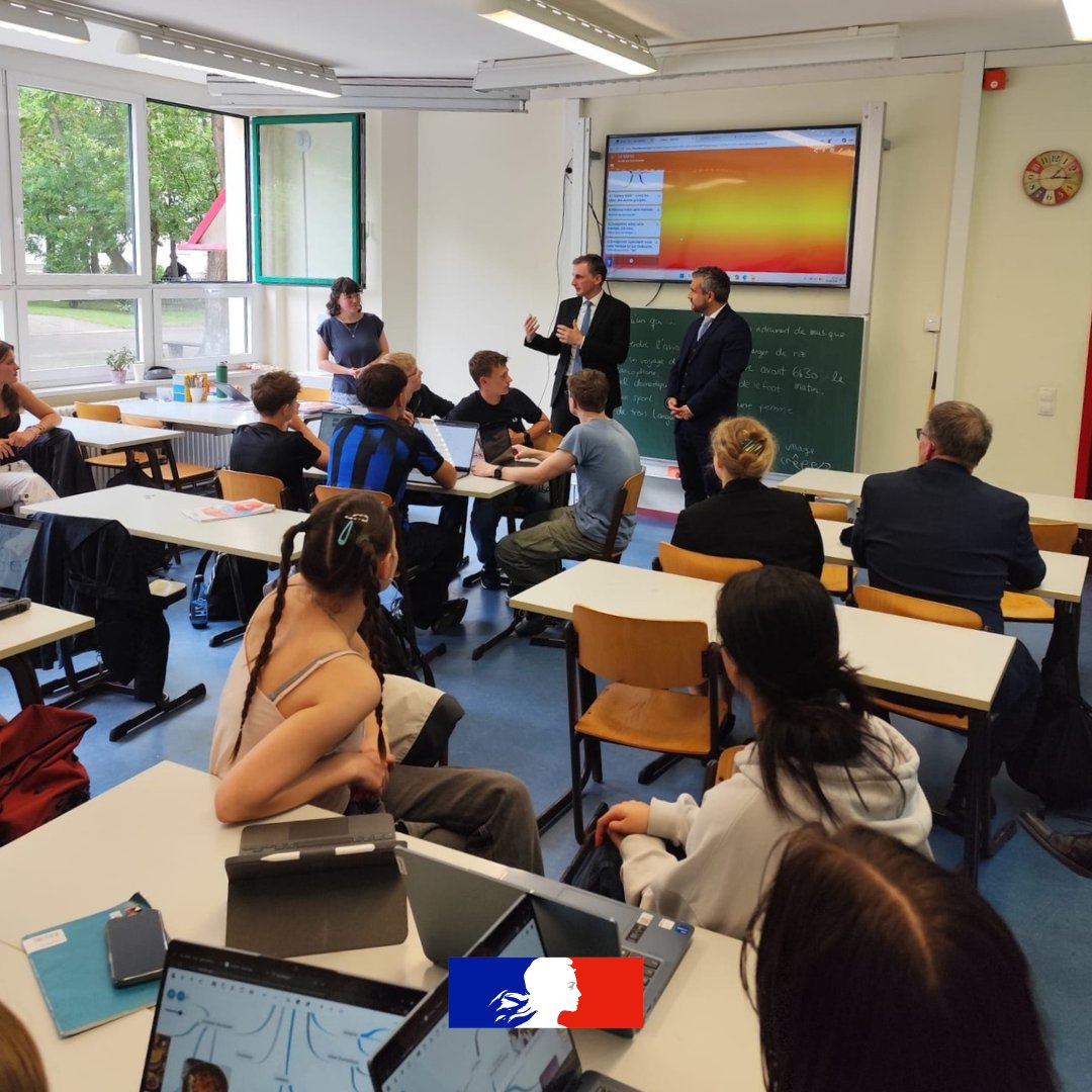 ac_orleanstours's tweet photo. En Saxe-Anhalt, @PhiAgresti a poursuivi le dialogue engagé avec le Land allemand autour des grands défis éducatifs de demain : IA, innovation et enseignement du français.
Des échanges riches qui témoignent de la force de notre partenariat franco-allemand au service des élèves 🤝 https://t.co/crpVCXy6dz