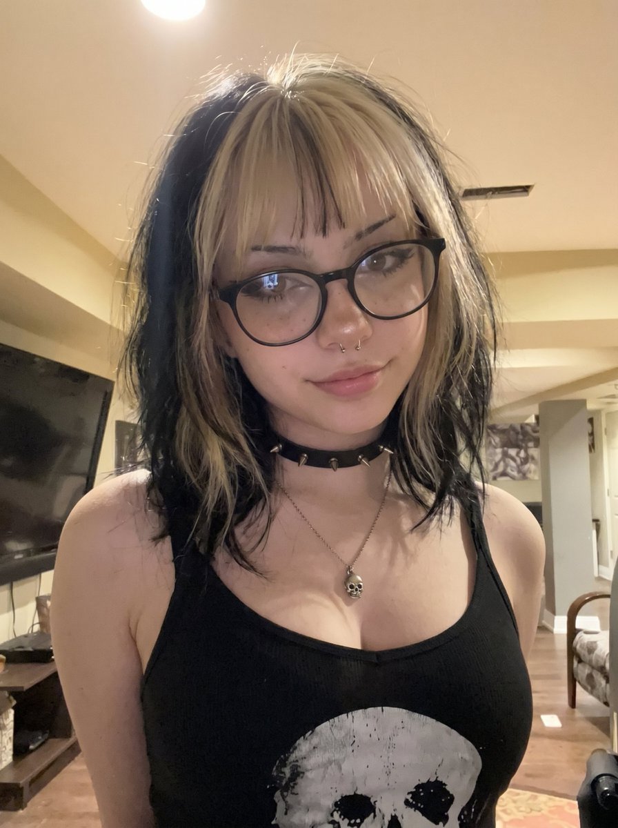 xogothslutt's tweet photo. @lisapiluz u should’ve listened~ https://t.co/kSLuHyEUpx