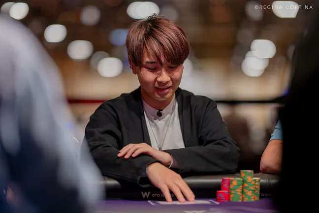 PokerMedia_L3's tweet photo. 【WSOP速報】
残り4人、日本勢2人がブレスレット争い！！

参加費約160万円、優勝賞金は約6,860万円
『$10,000 No-Limit 2-7 Lowball Draw Championship』

198人参加のブレスレットイベントで
ついに残り4人

木原直哉(@key_poker)さんが
2.8M / 46BBで現在1位

りゅうたろう(@succhan627)さんが
1.1M / 17BBで現在4位

日本勢2人が残り4人に残る激アツ展開

現在、賞金約2,220万円以上は確定

木原さんは2本目、
りゅうたろうさんは3本目のWSOPブレスレット獲得なるか

日本勢同士のヘッズアップにも期待！！🔥

#WSOP