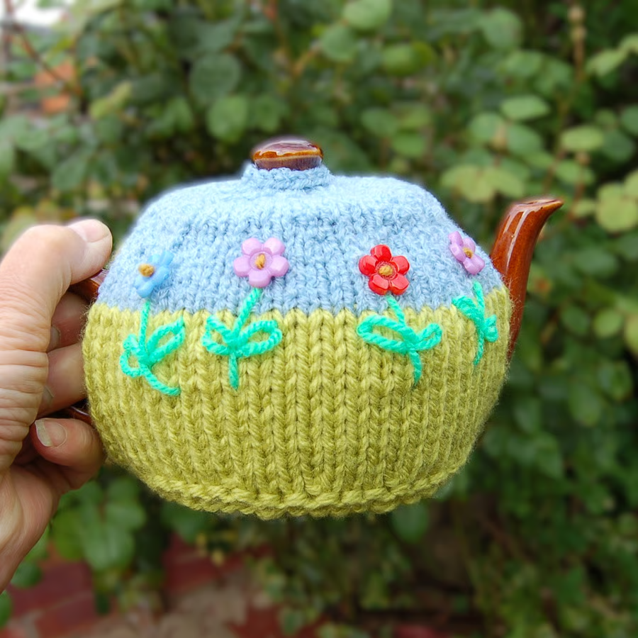 Yorkshireharec1's tweet photo. Tea cosy - to fit a small teapot, knitted tea ... - Folksy https://t.co/Y2u6UaxLNz #newonfolksy https://t.co/CO0dUKhP8o