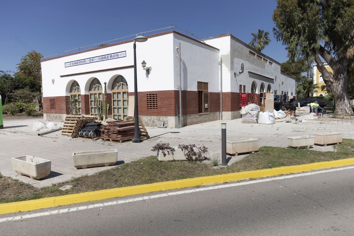 castellonplaza_'s tweet photo. El emblemático J. Zamora 'renace' desde dentro: así está su interior antes de su reapertura en septiembre 

🔗 https://t.co/y3ULaoAwE1

El interior del antiguo J. Zamora presenta durante estos días una imagen completamente distinta a la que recuerdan generaciones de trabajadores portuarios, vecinos y visitantes.