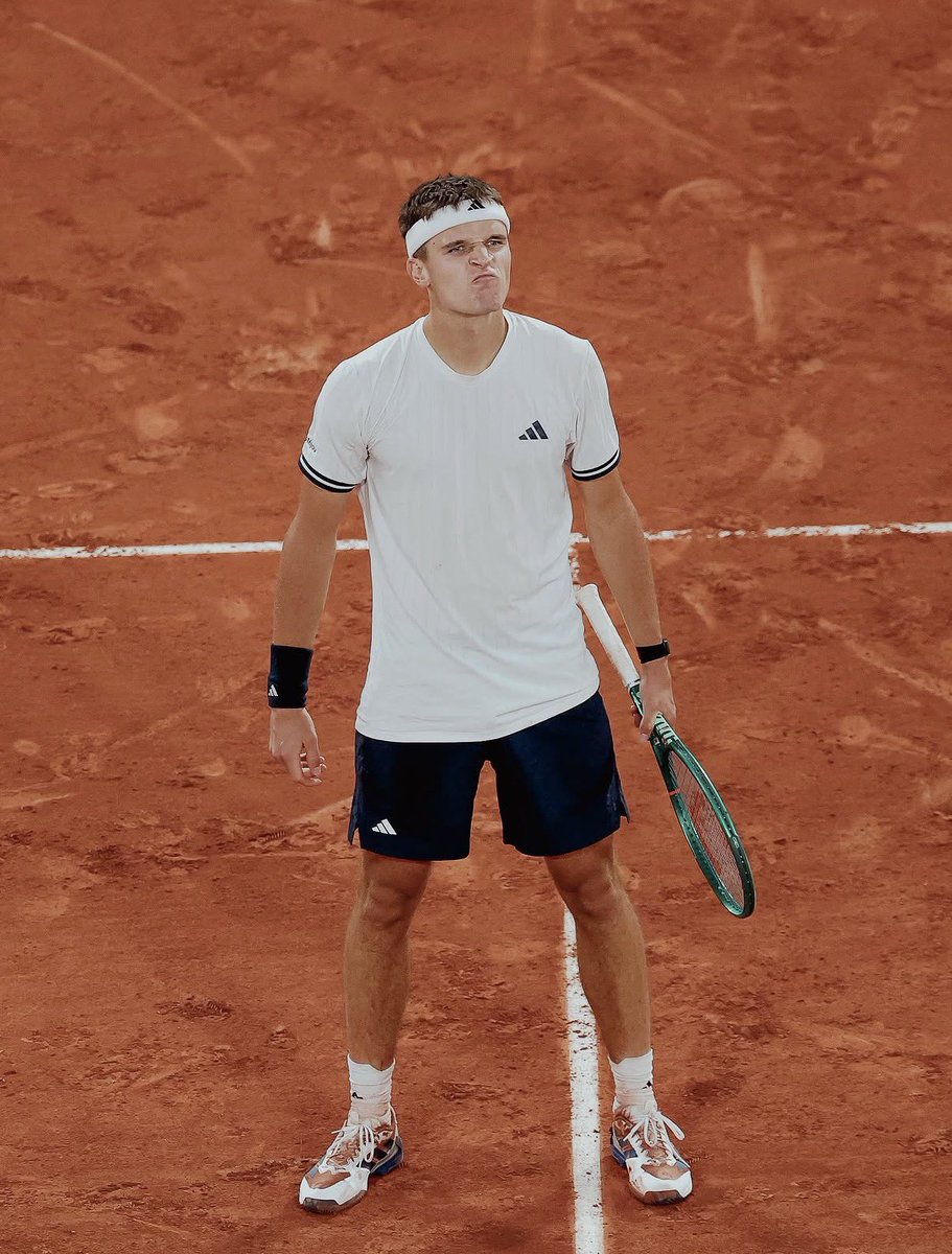 Lucho_Tennis's tweet photo. BET DISPONIBLE 🔥✅

SUR MENSIK - ZVEREV 🇨🇿🇩🇪

LE CHOC DU JOUR ⚔️ 

VOUS ÊTES CHAUDS ? 🚀

30 RT ♻️ | 120 LIKES 🧡 ET JE POSTE 

#TeamParieur https://t.co/TL3c98n2oX