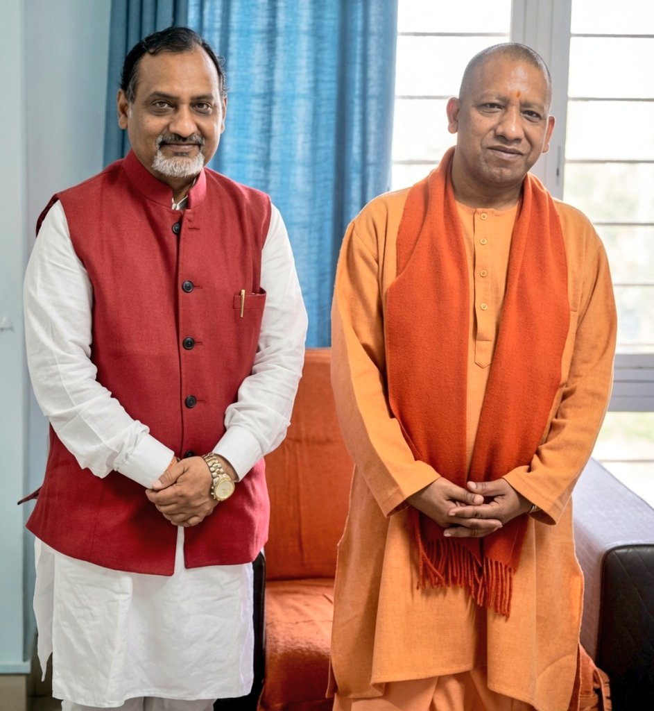 AjayMahawarBJP's tweet photo. उत्तर प्रदेश के यशस्वी एवं कर्मयोगी मुख्यमंत्री श्री @myogiadityanath जी को जन्मदिन की हार्दिक बधाई एवं शुभकामनाएं।
आपके कुशल नेतृत्व में उत्तर प्रदेश विकास, सुशासन और सांस्कृतिक गौरव की नई ऊंचाइयों को प्राप्त कर रहा है।
प्रभु श्री राम से प्रार्थना है कि आप सदैव स्वस्थ, प्रसन्न एवं ऊर्जावान रहें तथा राष्ट्रसेवा का आपका संकल्प निरंतर सफल होता रहे।
@BJP4India @BJP4Delhi @BJP4UP