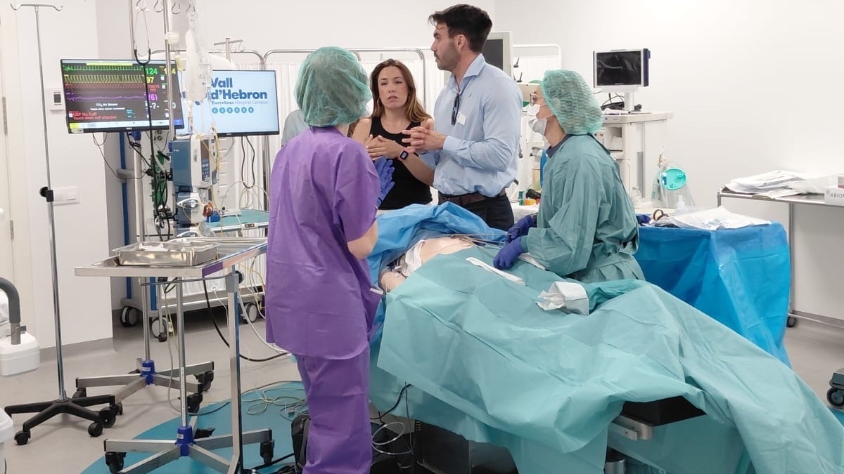 SimulacioVH's tweet photo. En la 1️⃣a edició del curs Desafiaments hemodinàmics: dominant la hipertensió al quiròfan s'ha aprofundit en el maneig de la hipertensió arterial en el perioperatori, els principals fàrmacs antihipertensius i s'han abordat les complicacions associades.

Per a una atenció ➕segura! https://t.co/F2RcWTZPZA