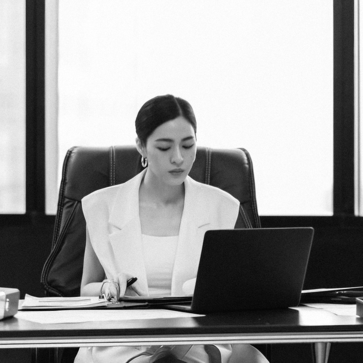 heiressofher's tweet photo. ㅤ
𝗦𝗛𝗜𝗦𝗘𝗔 𝗝𝗞𝗧 𝗢𝗙𝗙𝗜𝗖𝗘
5 JUNE 26 ㅡ 14.00 

Marketing weekly meeting with the 𝑼𝑨𝑬 team. As we know, all areas have different markets and solutions, So here I am to break down every market's needs remotely from far away. A one-stop solution is in our hands.
ㅤ https://t.co/9IGSqbd0Ka
