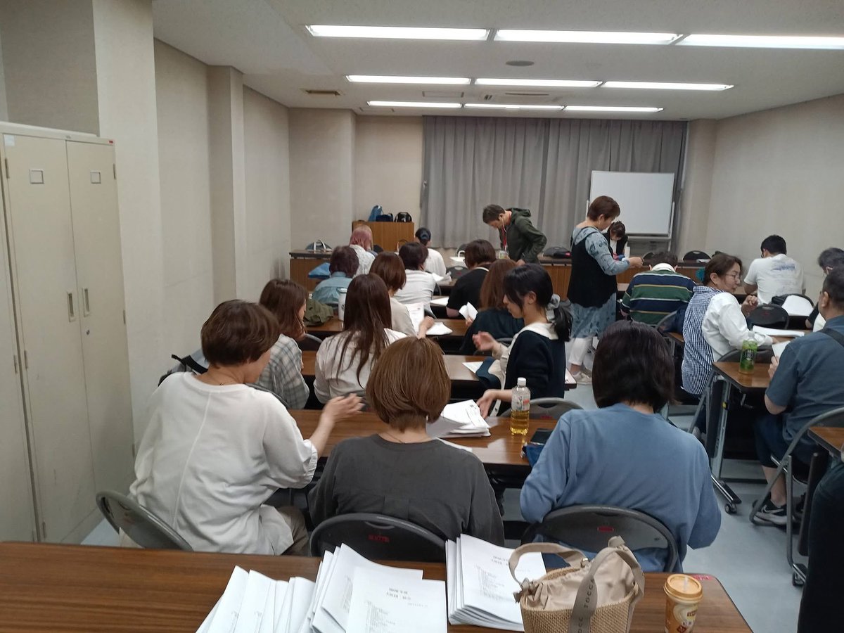 oosakadan1's tweet photo. 5月30日(土)本日は総会でした🤗
今年度の役員を決めました。
大阪団には団長・副団長をはじめ、
楽団を支える係がたくさんあるのですが、

“大阪団のために何ができるか？“
　　　　　　　　　by団長
総会では規約を再確認したり
楽譜管理や来年の音祭りについてなど
たくさんの項目に目を通しました。 https://t.co/TaKe0E9uGg