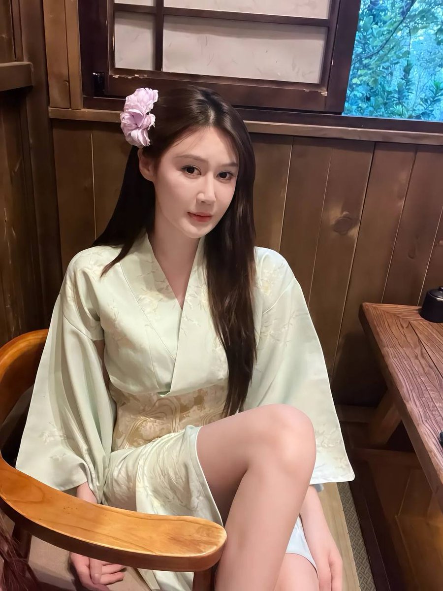 mj4898122669836's tweet photo. 这双腿一伸，配上这若隐若现的轻纱和那勾人的眼神……姐妹们，这诱惑力是不是直接拉满？ 你们能扛得住几秒？快来讨论讨论，谁先沦陷？🔥 #芊老师 #日系ニュース https://t.co/CtBFWjMVDQ
