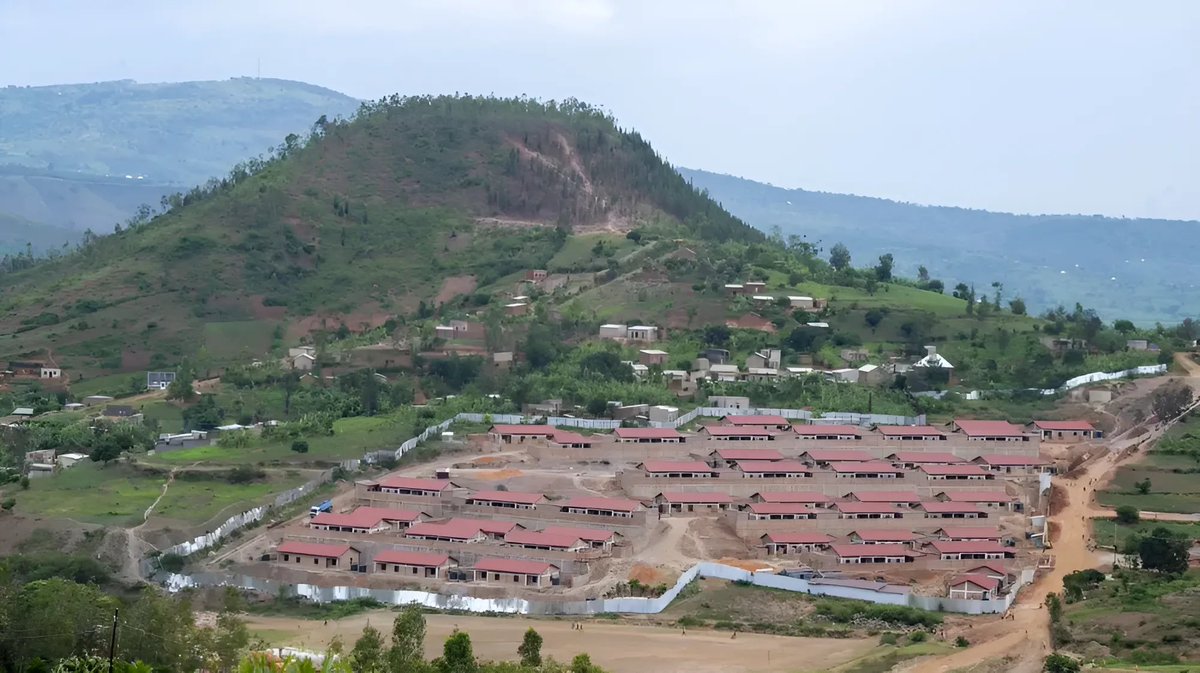 NewTimesRwanda's tweet photo. The Rusumo Hydropower Project is powering more than homes and businesses. From agriculture and healthcare to aviation, housing, and regional power trade, the 80MW regional project is delivering benefits across key sectors in #Rwanda.
 
Read more: https://t.co/myBQYcoR6U https://t.co/Sno7ITEzPC