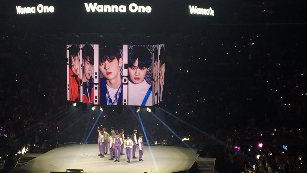 annaoliks's tweet photo. time to update this with a better “CAMERA” 🤳 😆 Dust off the NableBongs !!!! 💡#KCONLA26 @gooreumseng #HaSungwoon #WannaOne #Wannable #워너블 #WannableForever https://t.co/Clq4QTZe1S