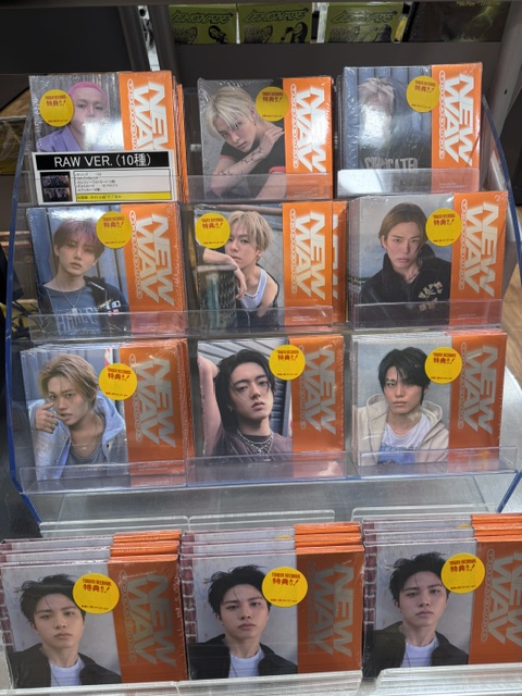 完売　入手困難　特典付き　DCコミックス75周年記念コレクション　レコード TREASURE】 韓国4枚目のミニアルバム『NEW WAV』 限定特典付き入荷しま