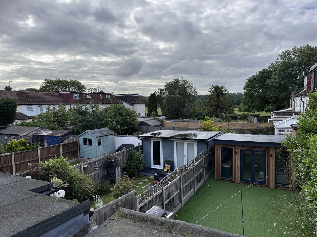 bdjoyce's tweet photo. 2026, morning #155, Loughton. 0739, 05062026. https://t.co/tauUn3JZi0