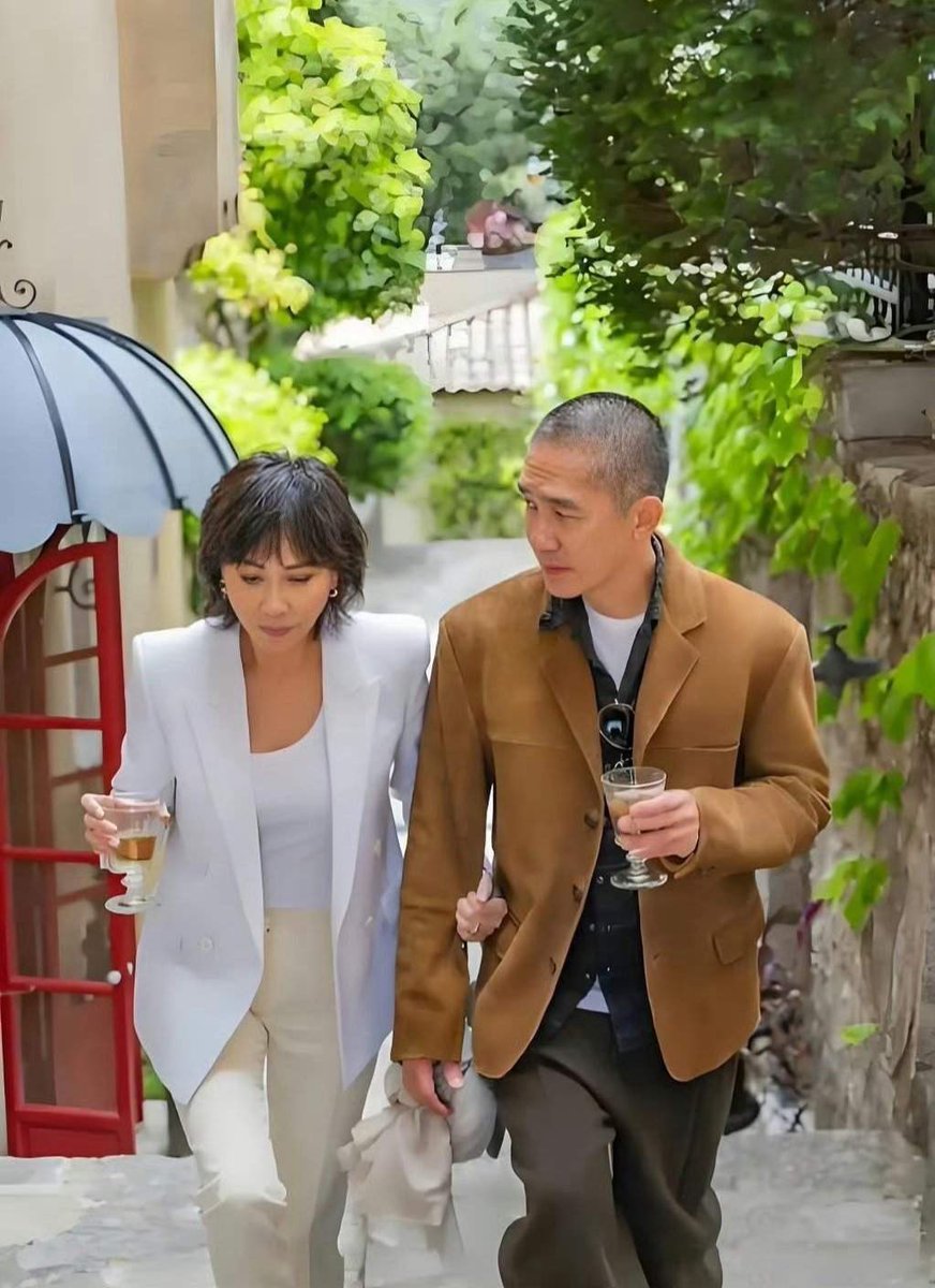 Kongkongda5882's tweet photo. 58岁的刘嘉玲没有要孩子，一个人居住在上海，而梁朝伟则在日本独居了近30年。

有个疑惑：他两都没有孩子，百年后这巨额的财产要么捐掉，要么给其他人继承，自己抛头露面辛苦了一辈子，到头来没个亲生的继承人，真的值么？？ https://t.co/Zci5EQZDhI