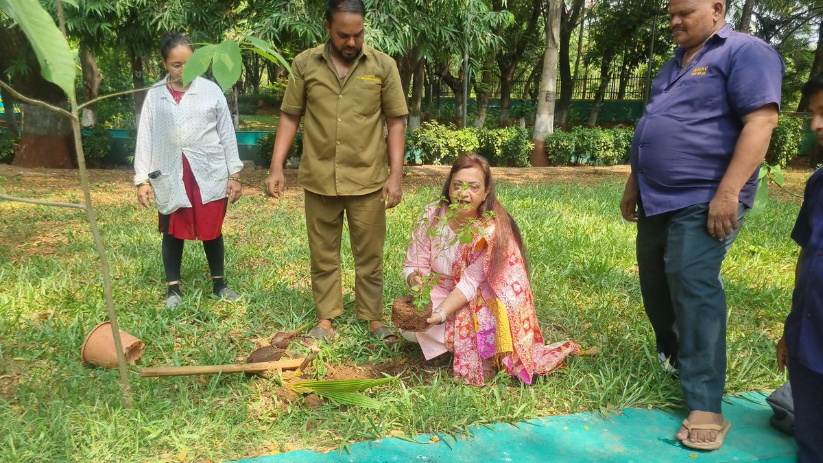 kshitija's tweet photo. https://t.co/p5huLz6XBQ
#worldenvironmentday2026 
#WorldEnvironmentDay2026 
#WorldEnvironment 
#जागतिकपर्यावरणदिन
#nmmc
#BJPGovernment 
#BJPNaviMumbai
#NarendraModi 
#bjpmahararashtra 
आज जागतिक पर्यावरण दिन-- या यानिमित्त माझ्या प्रभागातील वृक्षारोपण केलं https://t.co/Z5nBZSBdrI