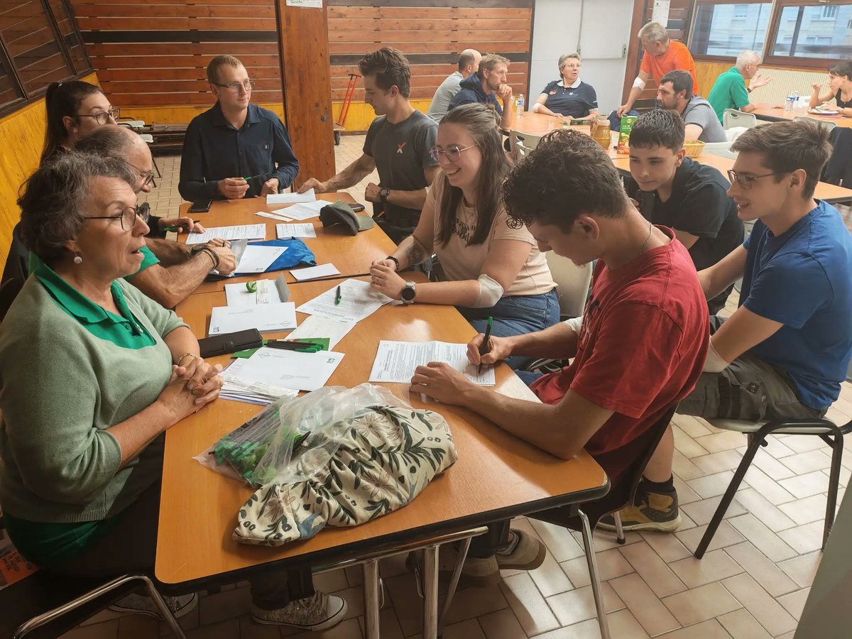 FLeucemie's tweet photo. 16 INSCRITS À  SALINS 
Mention spéciale à Adrien, tout juste 18 ans
Un grand bravo aux kinés  (Kyline, Estelle, Louis)
Félicitations à la fraterie G..... Tous les 4 donneurs et inscrits DVMO
Merci à tous ces jeunes pour leur mobilisation, leur bienveillance et leur solidarité https://t.co/iOYm8sEQc7